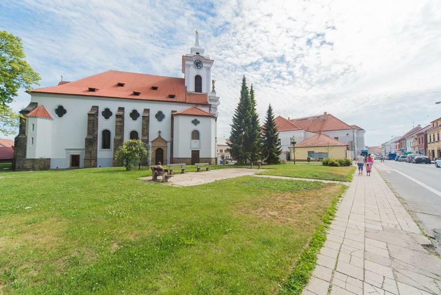 Pension U Kostela Cesky Brod Exterior foto