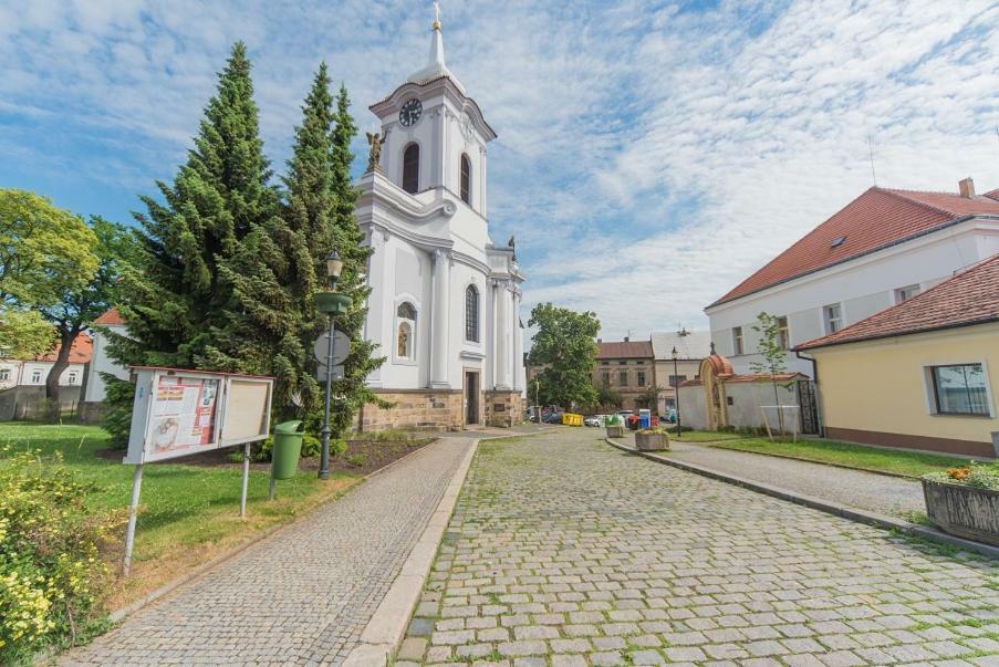 Pension U Kostela Cesky Brod Exterior foto