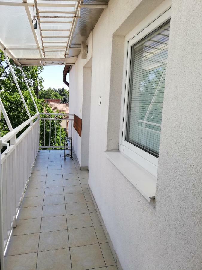 Pension U Kostela Cesky Brod Exterior foto